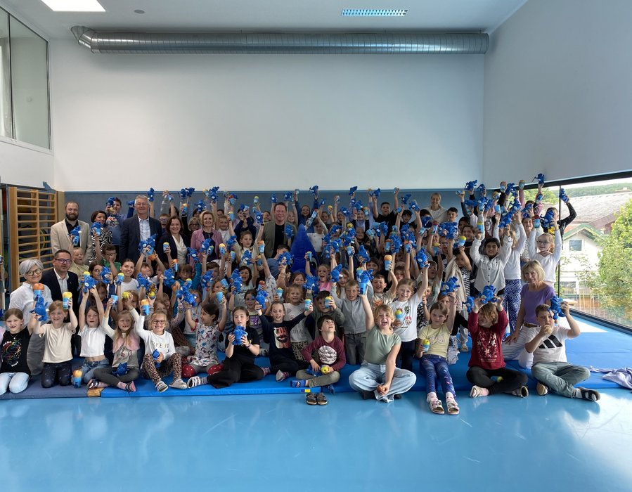 Tropfi mit den Schüler:innen der Volksschule Schattendorf