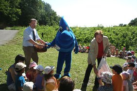 „Tropfi“ zu Besuch im Kindergarten Wiesen