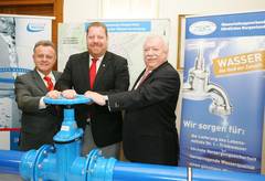 Gut vernetzt: Häupl, Niessl und Müller unterzeichnen Kooperationsvertrag zur Wasserversorgung