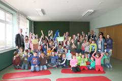 „Tropfi“ zu Besuch in der Volksschule und im Kindergarten in Nickelsdorf