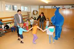 „Tropfi“ zu Besuch in der Volksschule und im Kindergarten in Pamhagen